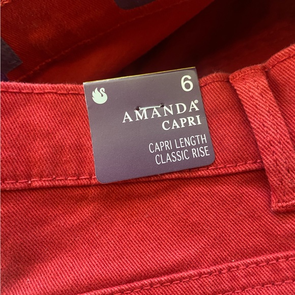 Women’s Red Jean Capri pants SZ 6 NWT - Picture 8 of 8